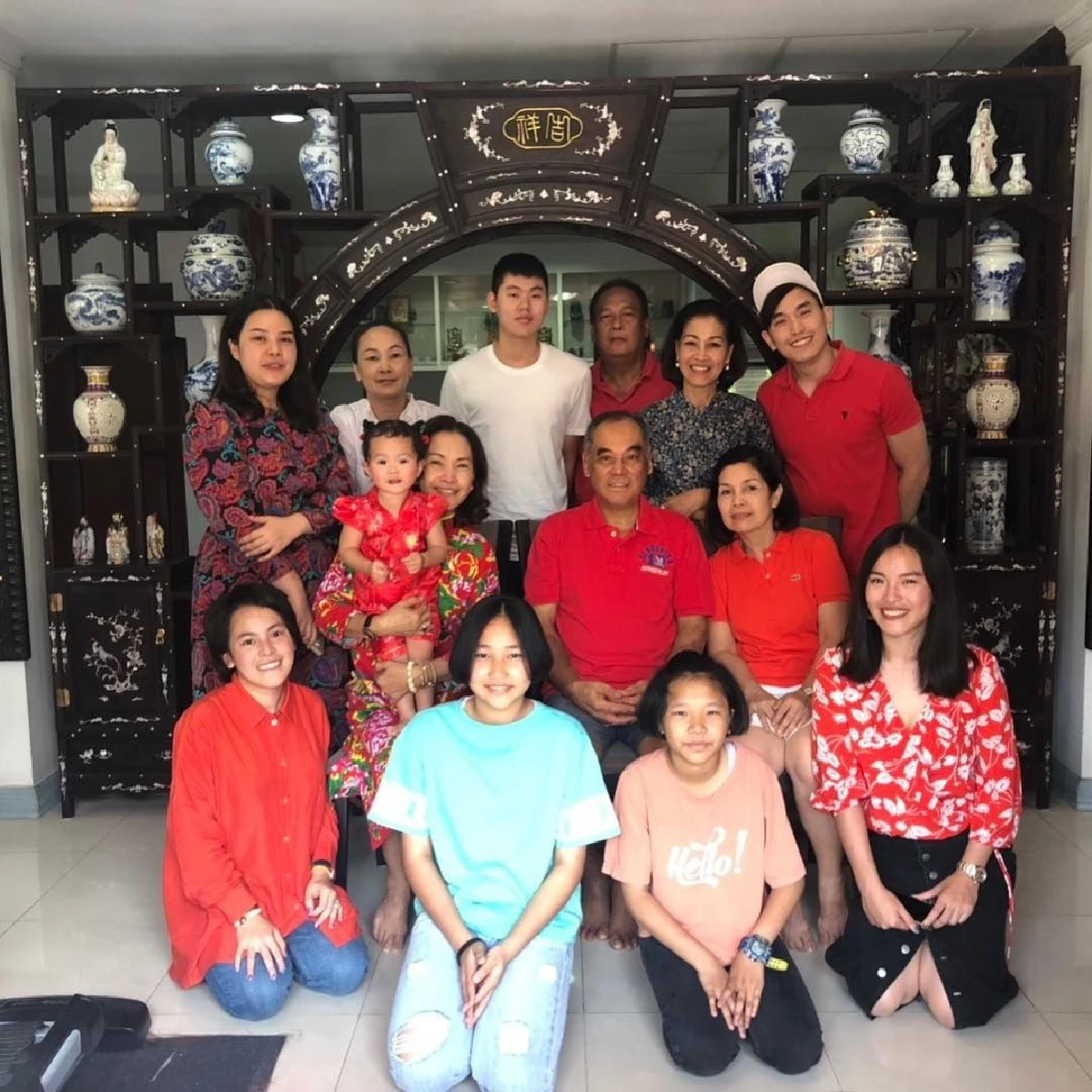 เลือดข้นกว่าน้ำ! สงกรานต์ ร่วมเฟรม แจน-เมย์ ยุติดราม่าพี่น้องเตชะณรงค์แตกคอ