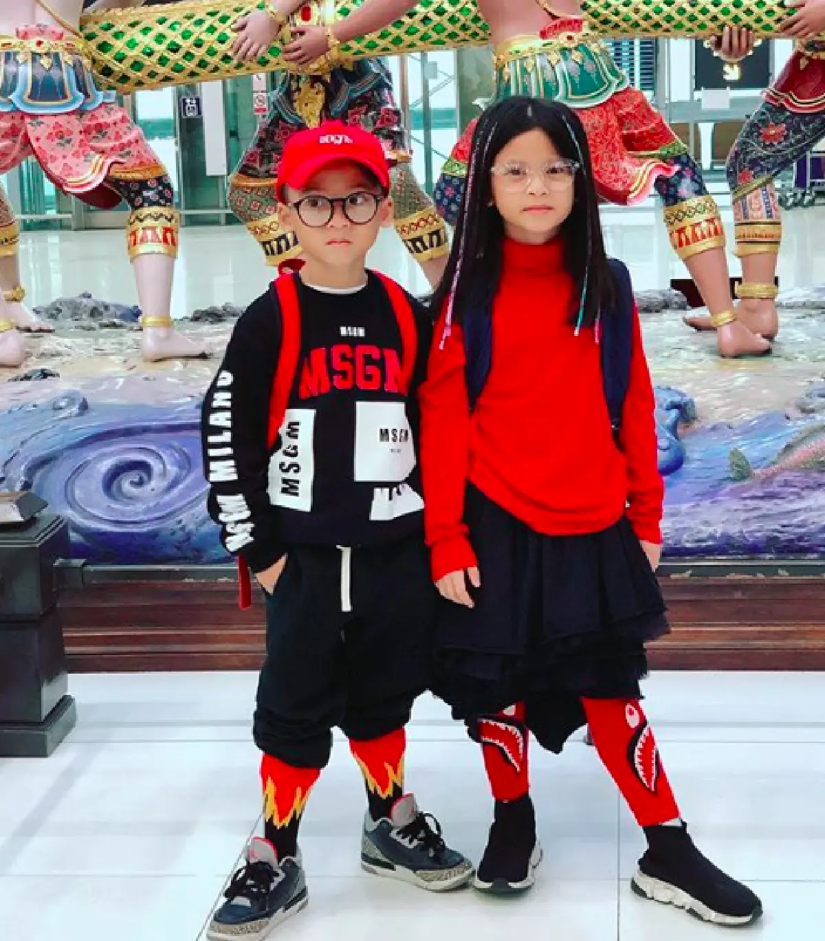 “น้องบีน่า-น้องบรู๊คลิน” น่ารักจัดเต็ม! แต่งตัวแปลงร่างเป็นคุณตา คุณยายสมจริงมาก