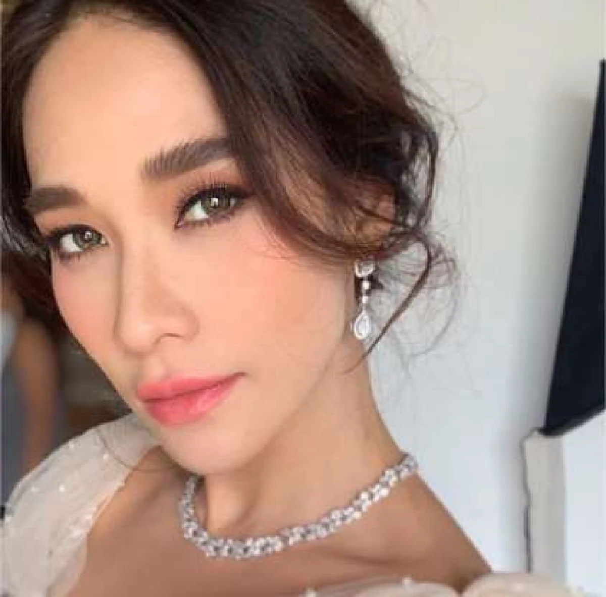 สวยแค่ไหนถามใจดู “พลอย เฌอมาลย์” ถ่ายแบบในชุดเจ้าสาว งดงามมาก