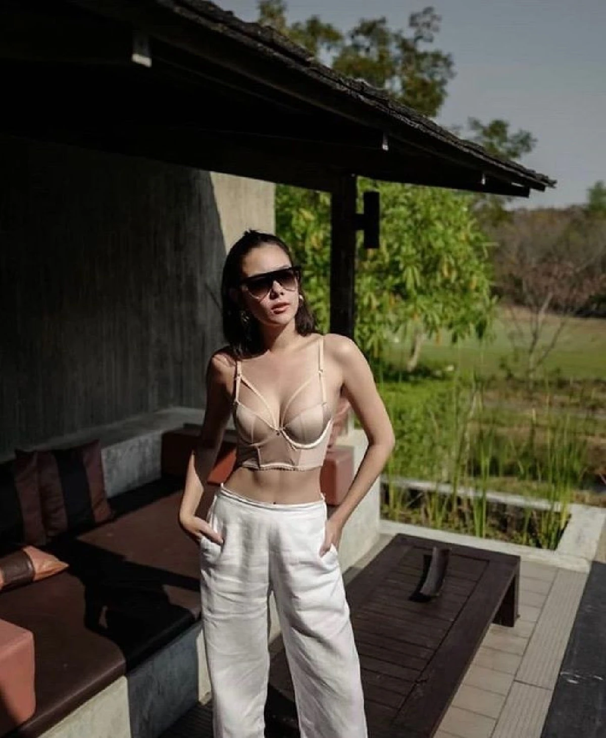 มีดีก็ต้องโชว์! แซมมี่ เคาวเวลล์ สวยเผ็ดเด็ดตั้งแต่หัวจรดเท้า