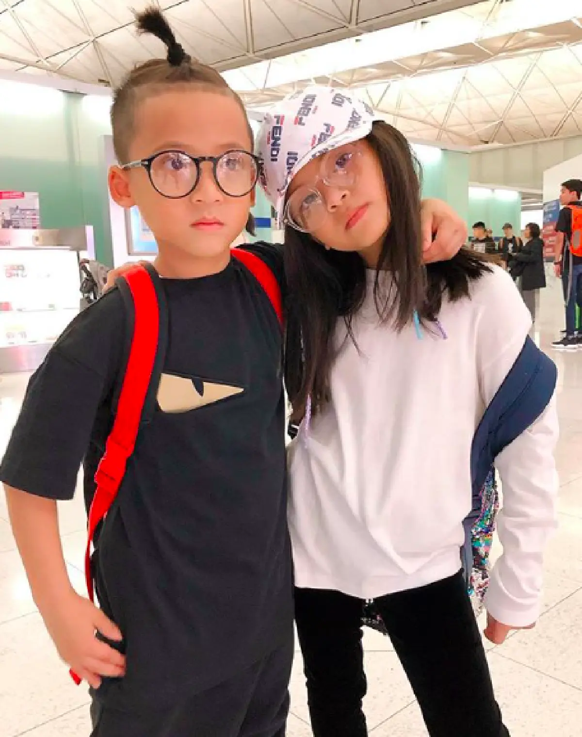 “น้องบีน่า-น้องบรู๊คลิน” น่ารักจัดเต็ม! แต่งตัวแปลงร่างเป็นคุณตา คุณยายสมจริงมาก