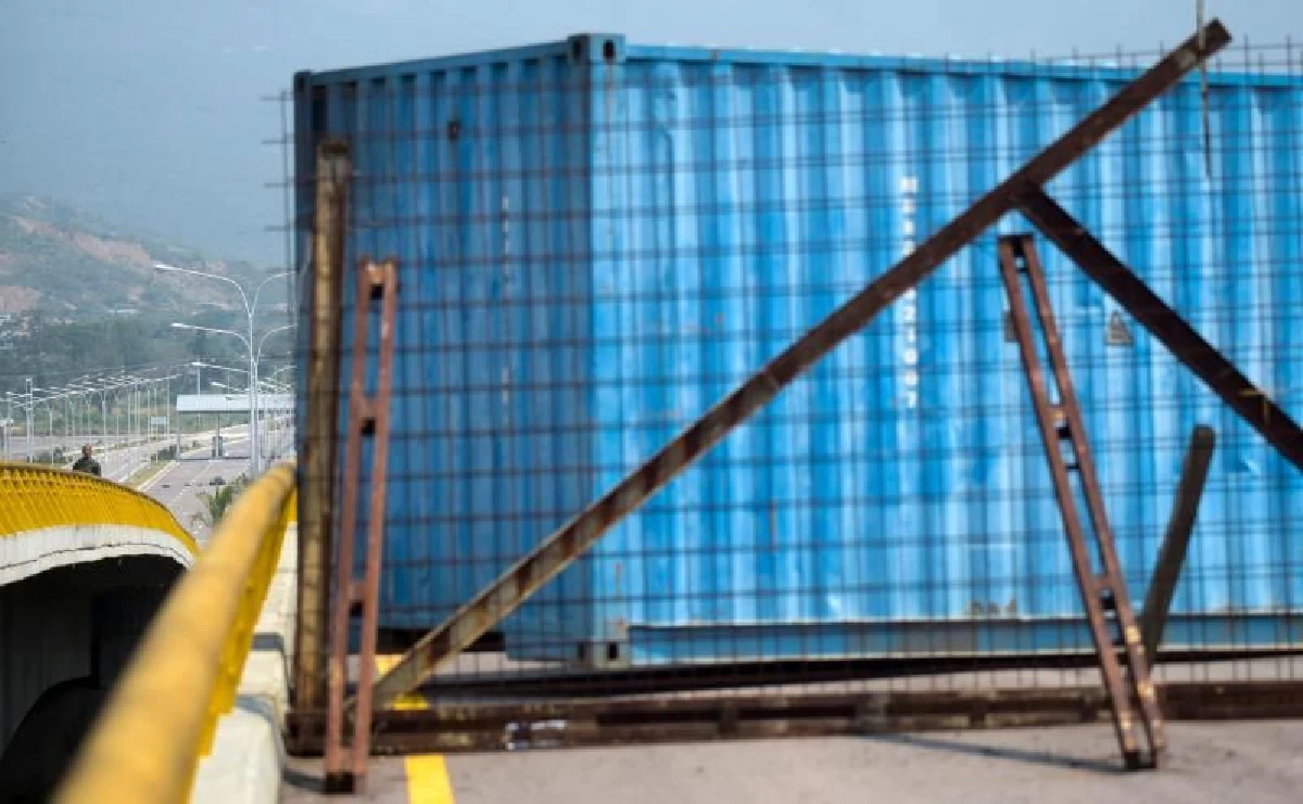 ทหารเวเนฯปิดสะพานเชื่อมโคลอมเบีย ปัดรับความช่วยเหลือ