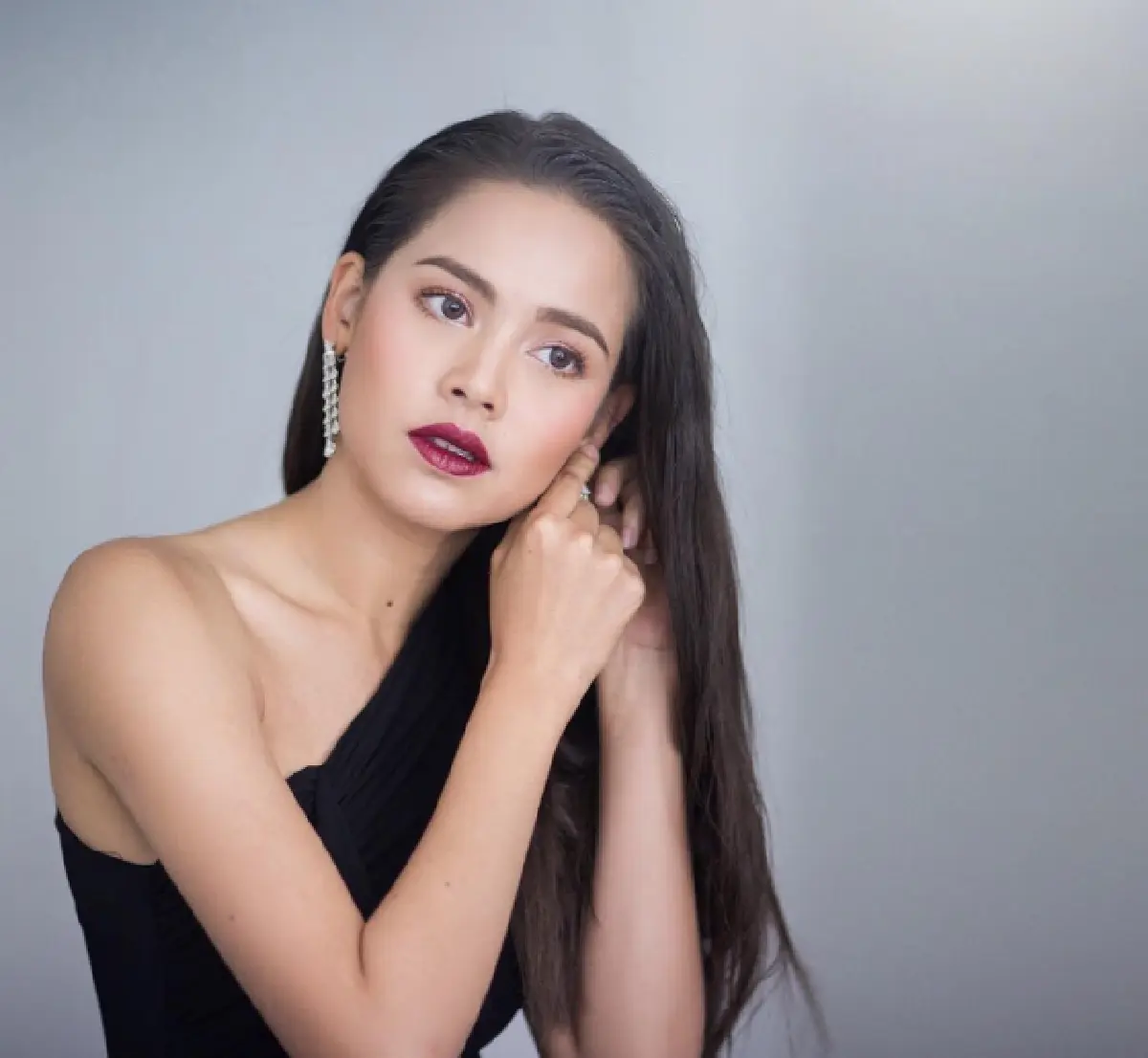 สะกดทุกสายตากับทรงผมสุดคลาสสิค Wet Look ของหนุ่มๆ สาวๆ คนบันเทิง