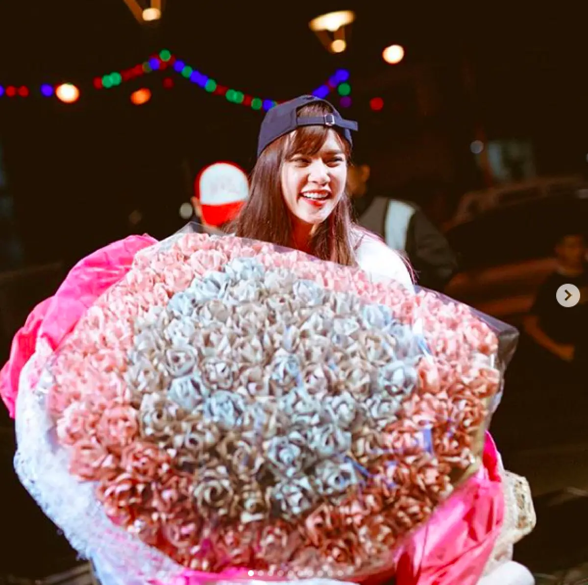 “บอล" เปย์หนักมาก! หอบดอกไม้เงินช่อโต พร้อมเรียก “โต้ง ทูพี” มาเซอร์ไพร์สวันเกิดล่วงหน้า “อุ้ม”