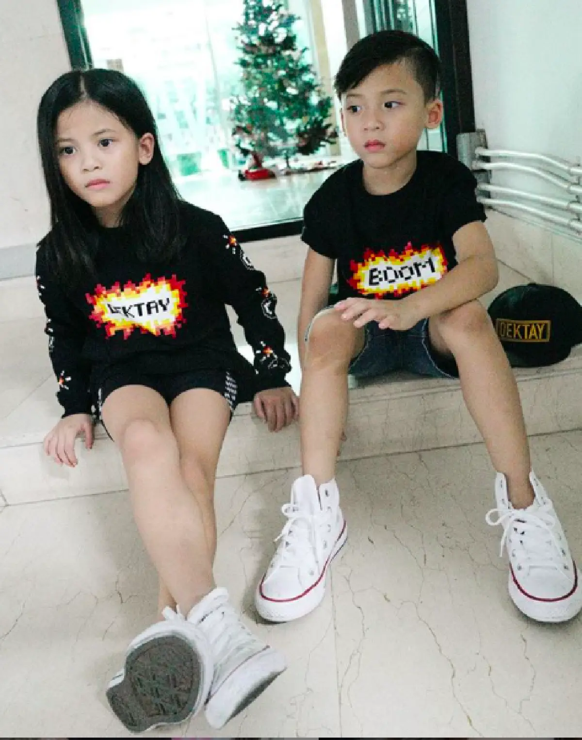 “น้องบีน่า-น้องบรู๊คลิน” น่ารักจัดเต็ม! แต่งตัวแปลงร่างเป็นคุณตา คุณยายสมจริงมาก