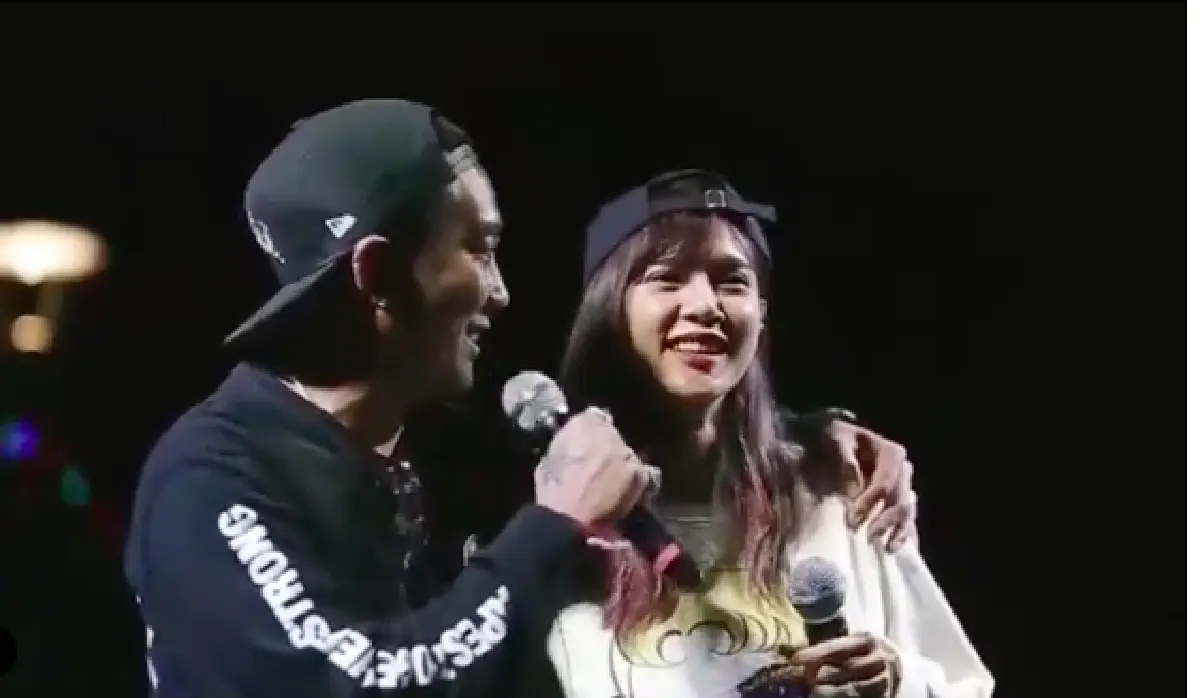 “บอล" เปย์หนักมาก! หอบดอกไม้เงินช่อโต พร้อมเรียก “โต้ง ทูพี” มาเซอร์ไพร์สวันเกิดล่วงหน้า “อุ้ม”