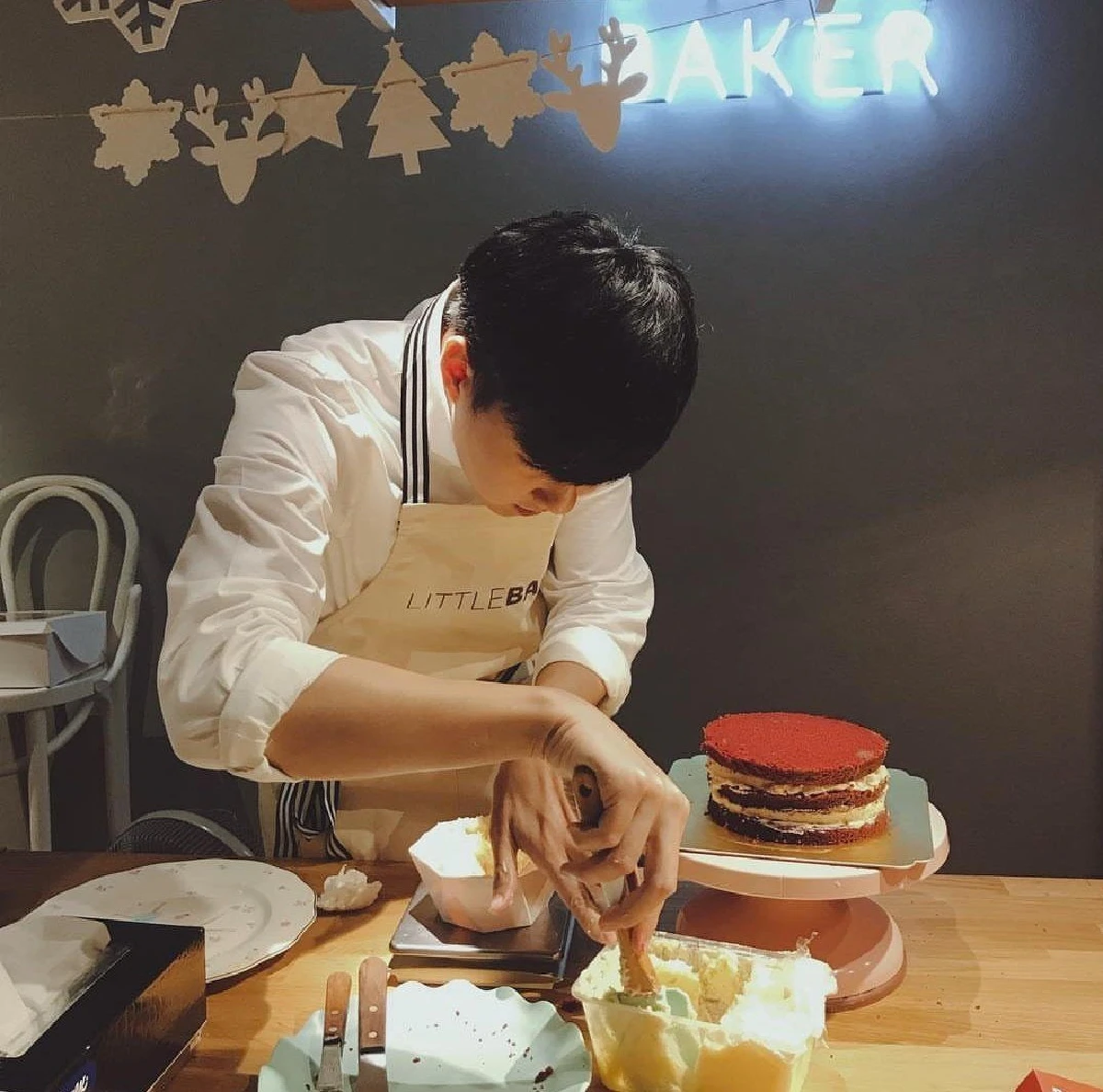 ช็อตน่ารักๆ ต้นหอม-มะตูม หอบเค้กเซอร์ไพรส์วันเกิด แต้ว ณฐพร (คลิป)