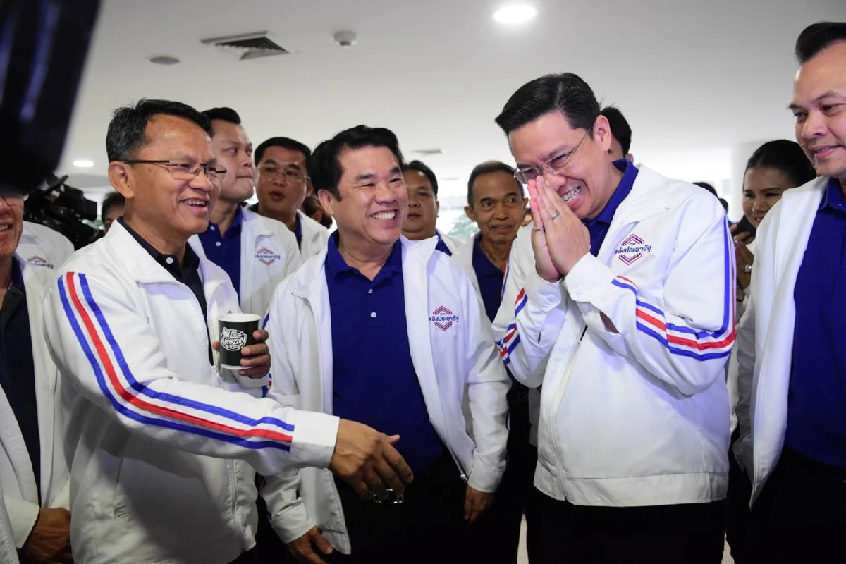 พปชร.ยื่นสมัครบัญชีรายชื่อ"ณัฎฐพล"อันดับ1มั่นใจ "บิ๊กตู่"ตอบรับแคนดิเดตนายกฯ