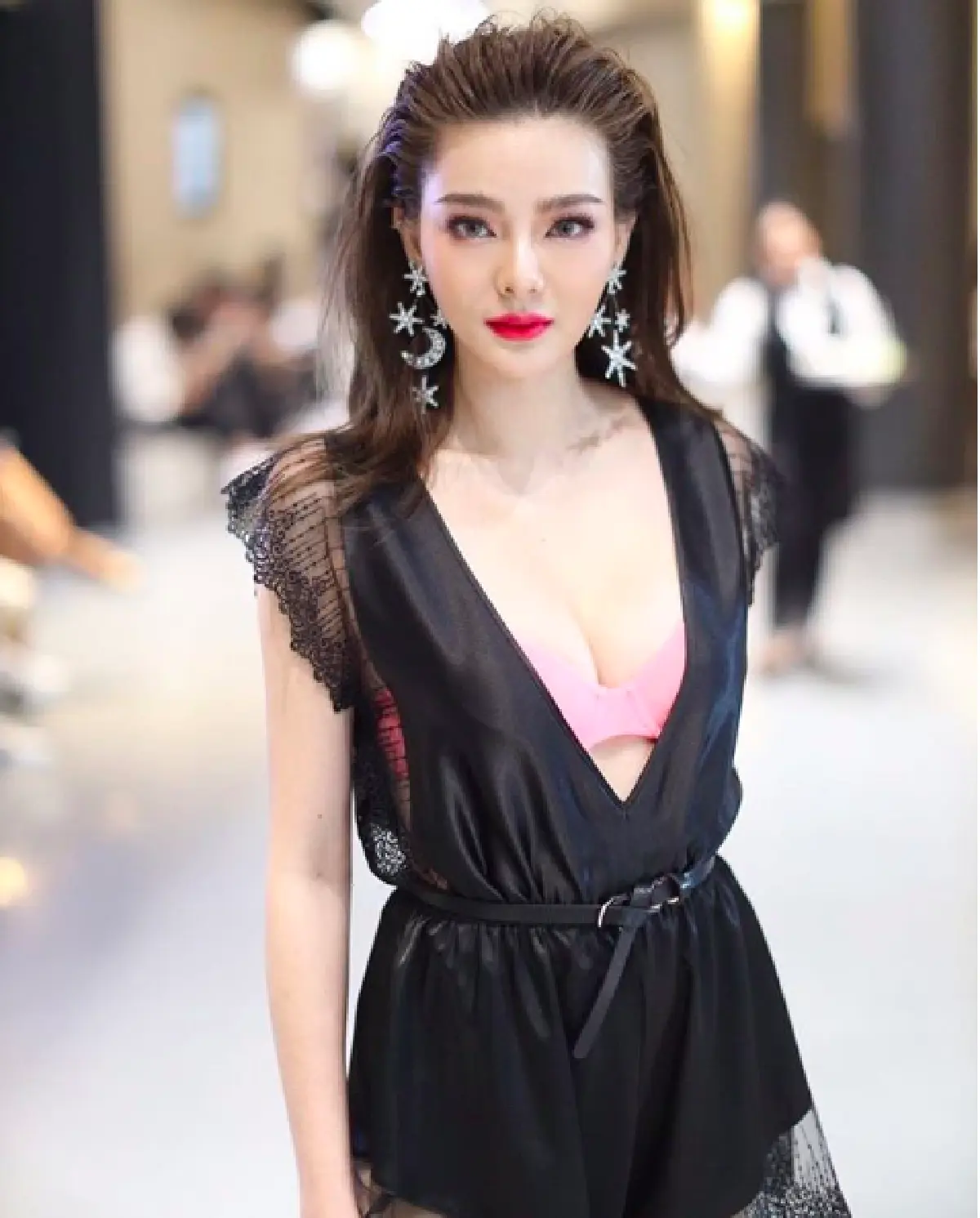 สะกดทุกสายตากับทรงผมสุดคลาสสิค Wet Look ของหนุ่มๆ สาวๆ คนบันเทิง