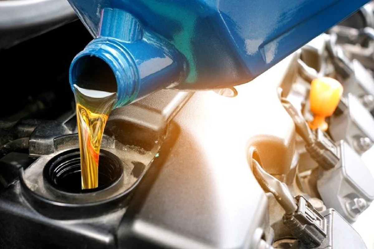 รู้ก่อนได้เปรียบ 3 น้ำมันที่ต้องเปลี่ยนเมื่อนำรถเข้าไปเช็คระยะที่ Ford