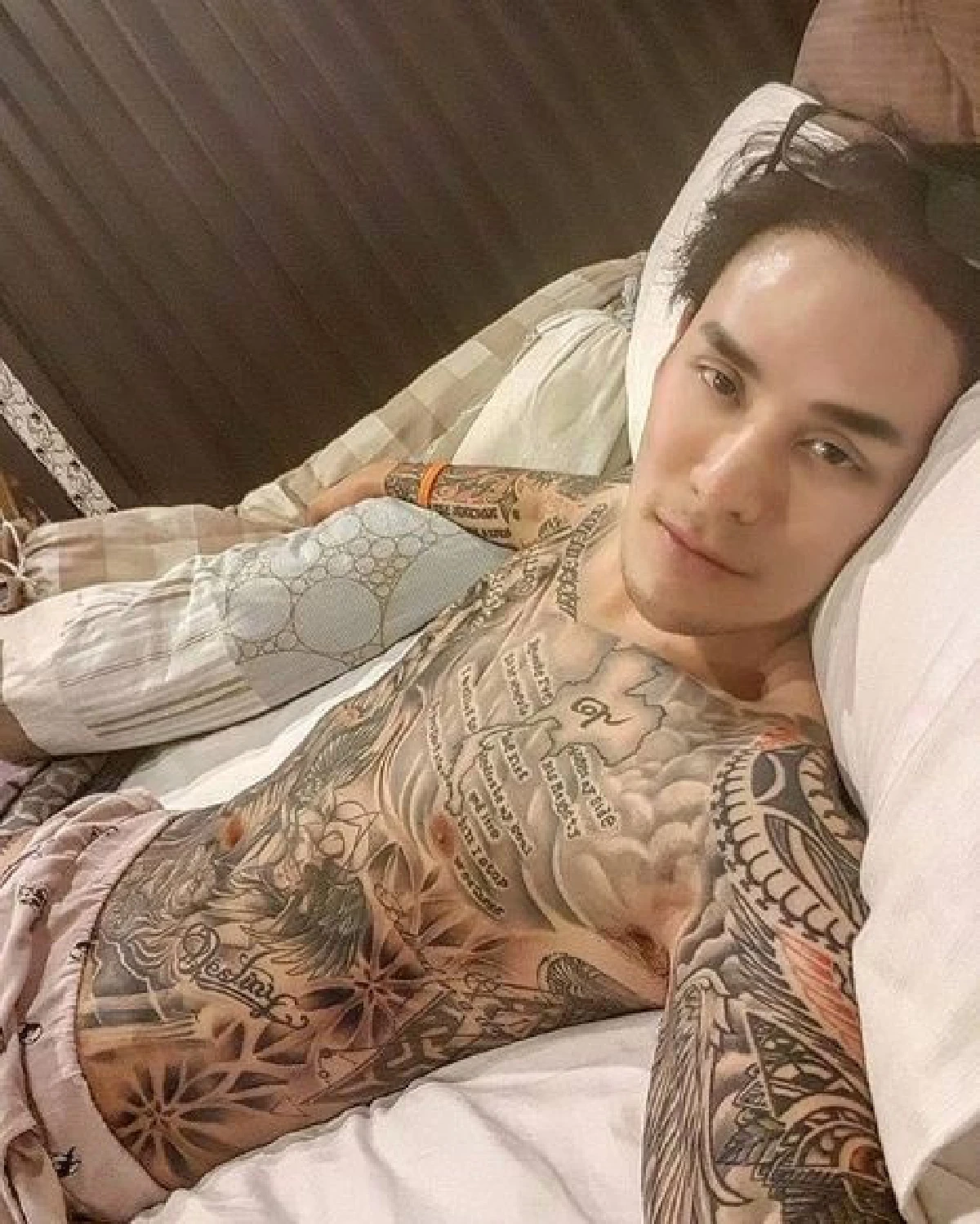 สาวๆใจสั่น! แทค ภรัณยู ชวนอาบน้ำ..อวดกล้ามแน่นๆรอยสักสุดวาบหวิว