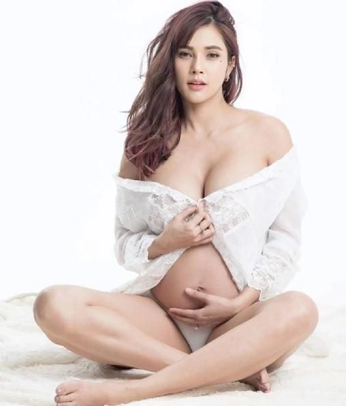 10 ภาพแซ่บ อุ้ม ลักขณา ถ่ายแฟชั่นก่อนคลอด ขนาดท้องโต..ยังสวยสะพรั่ง