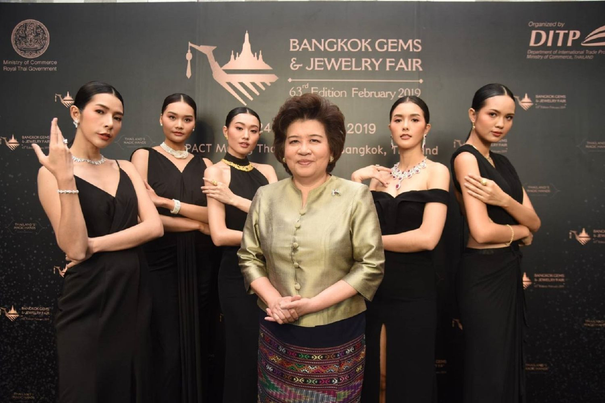 "บางกอกเจมส์" เจาะไฮโซ-โชคลาง "บางกอกเจมส์" เจาะไฮโซ-โชคลาง