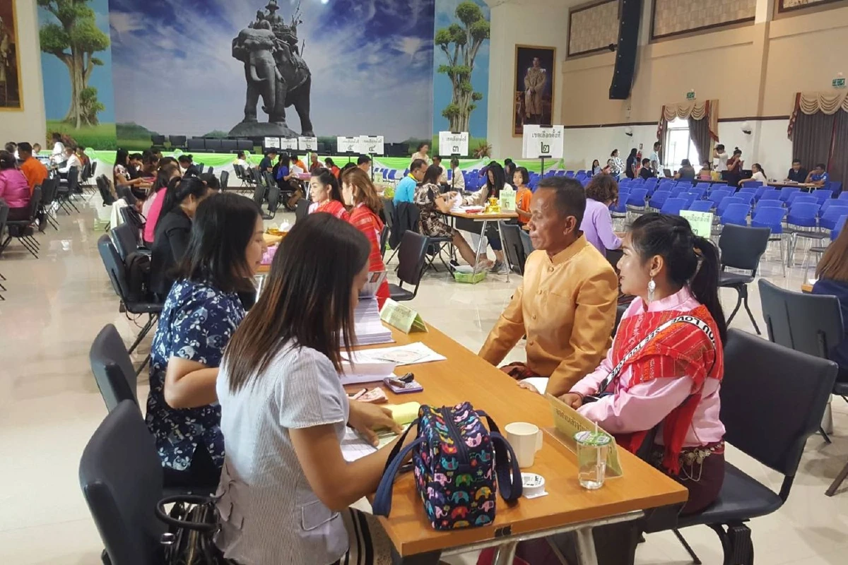 ออเจ้าก็มาจ๊ะ!ไทยรักธรรมแต่งชุดไทยทั้งทีมสมัครส.ส.วันสุดท้าย