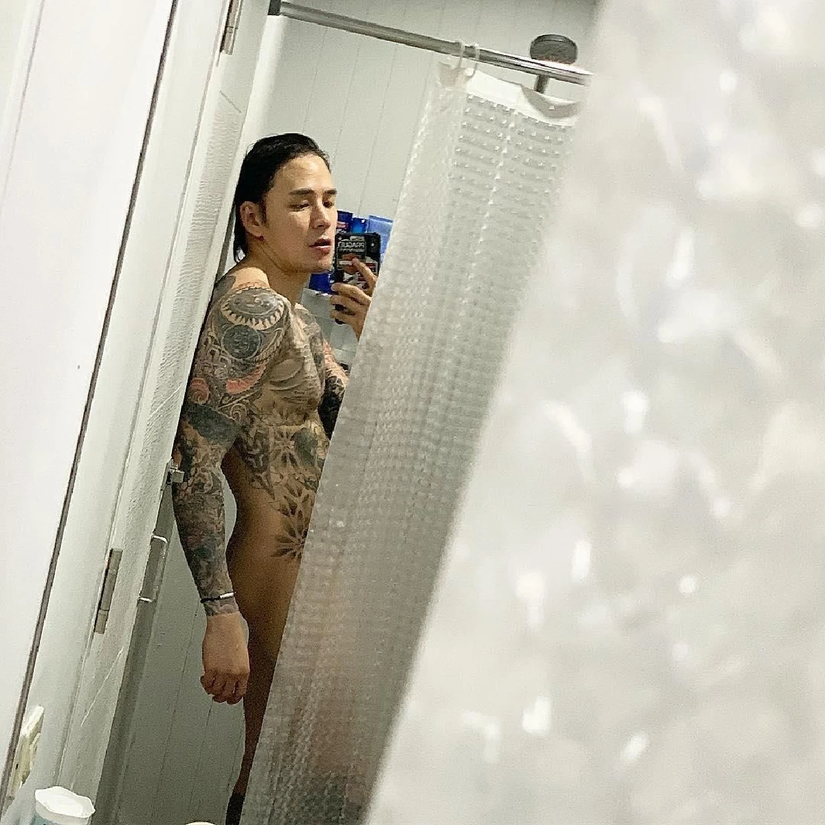 สาวๆใจสั่น! แทค ภรัณยู ชวนอาบน้ำ..อวดกล้ามแน่นๆรอยสักสุดวาบหวิว