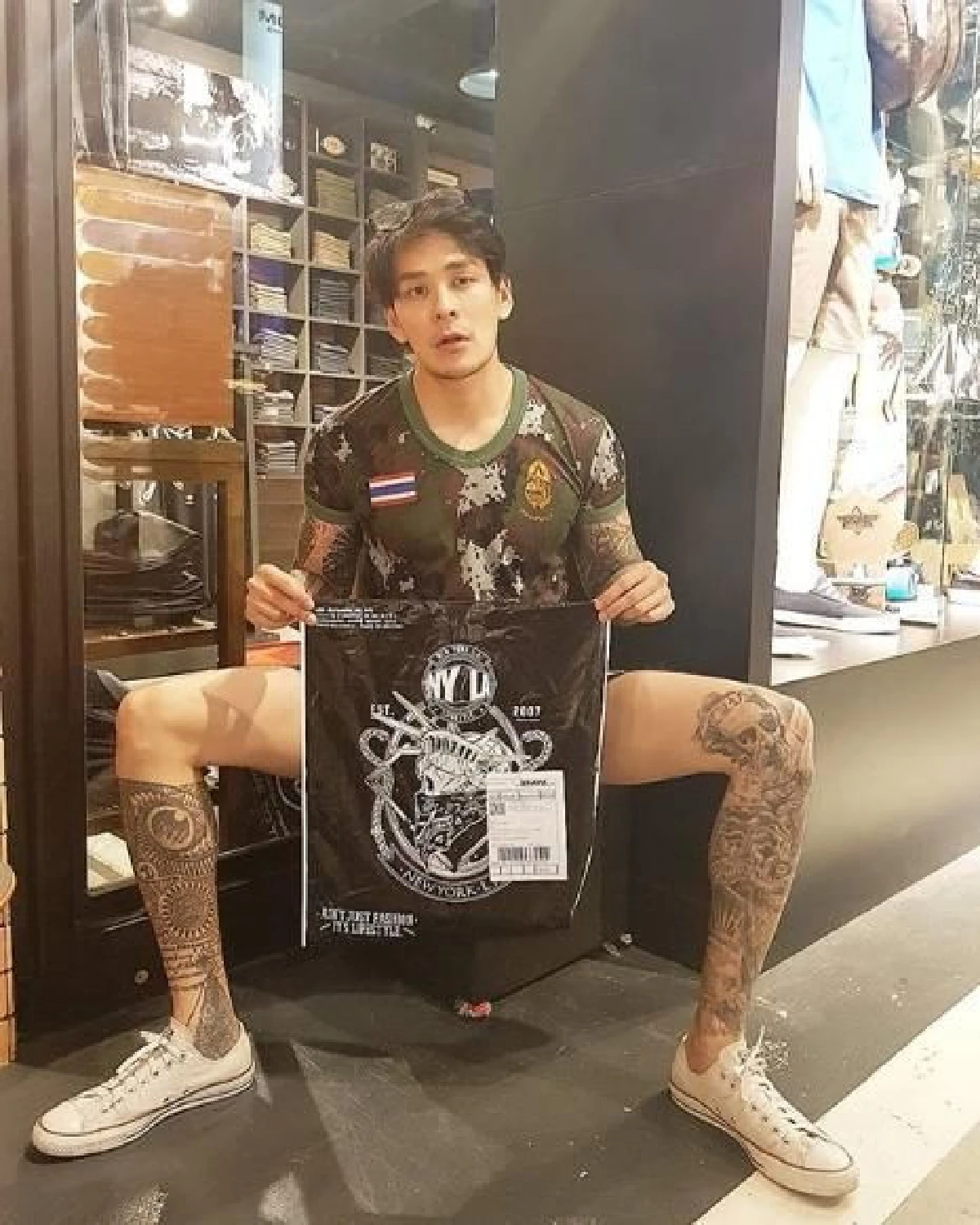 สาวๆใจสั่น! แทค ภรัณยู ชวนอาบน้ำ..อวดกล้ามแน่นๆรอยสักสุดวาบหวิว