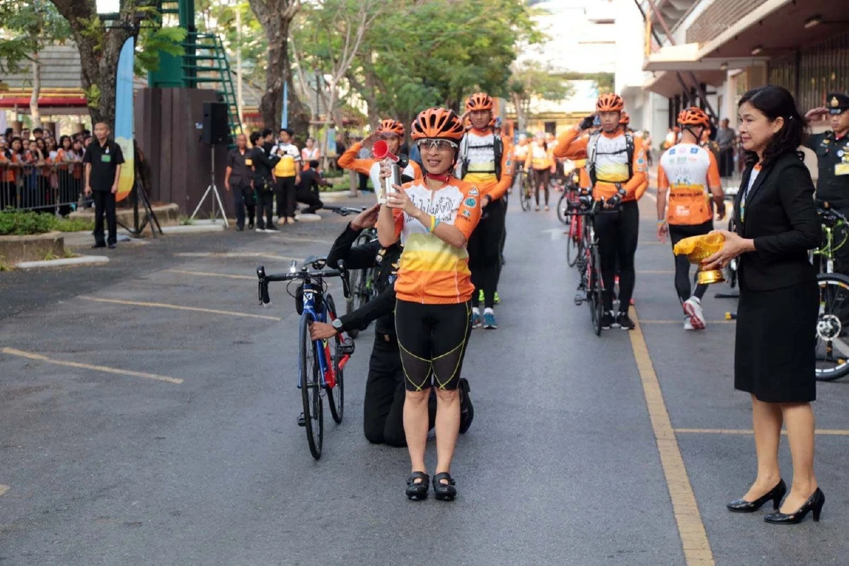 พระองค์ภาทรงนำปั่นจักรยานโครงการ"ปั่นไปไม่ทิ้งกันฯ"ปีที่2
