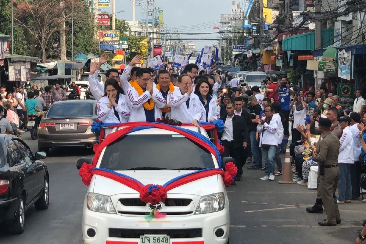 "อุตตม-สนธิรัตน์"ลุยหาเสียงสมุทรสาคร เชื่อนโยบายตรงจุด ชื่อนายกฯ"ประยุทธ์" ตรงใจ