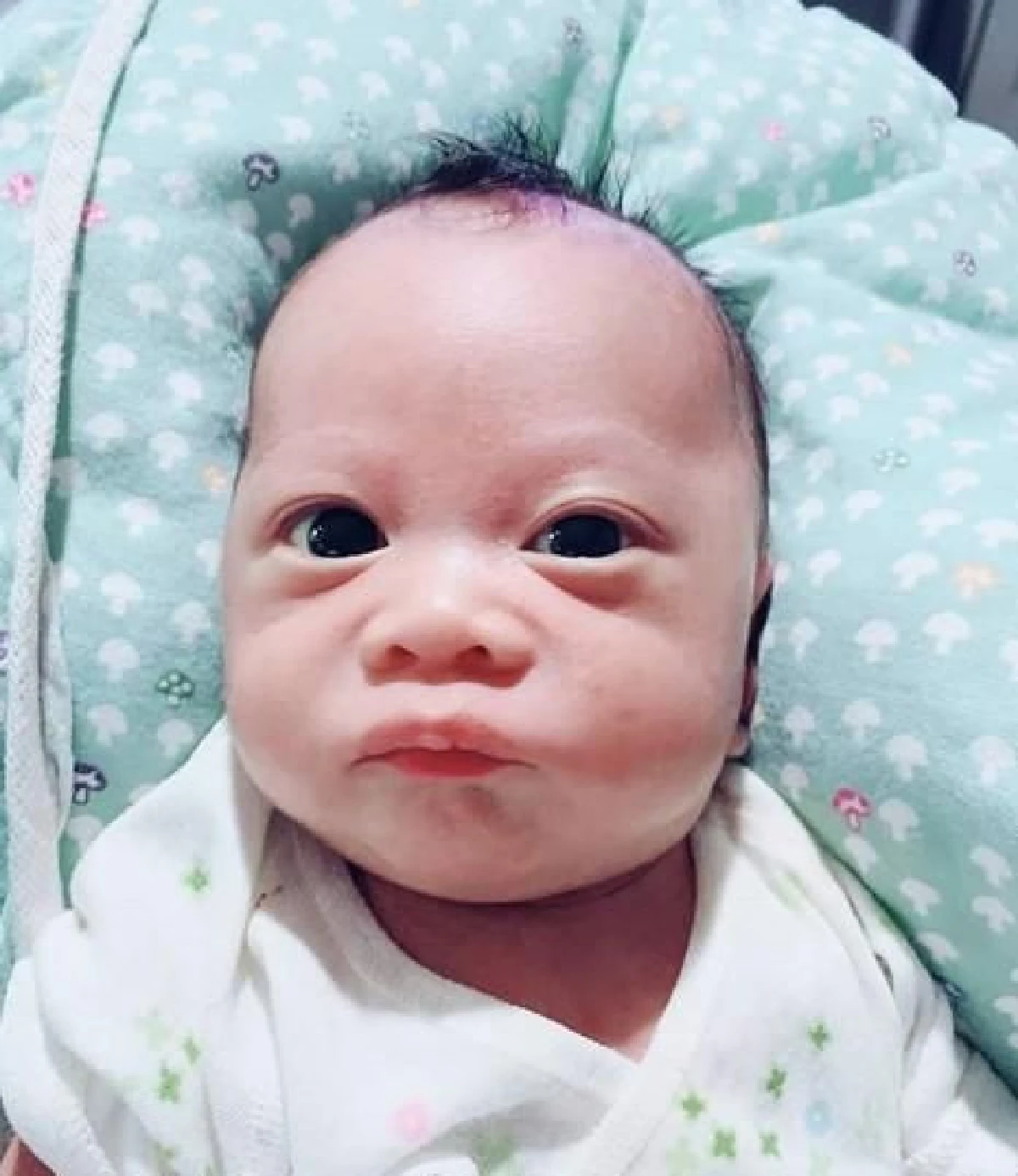 แฝดรุ่นเล็กรุ่นใหญ่! ต้อย เศรษฐา กับโมเมนต์อบสุดอุ่นเลี้ยงหลาน น้องมีบุญ (คลิป)