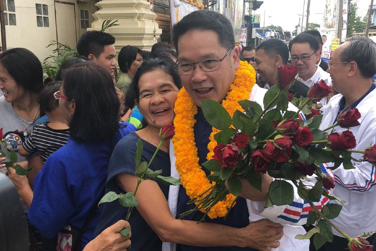 "อุตตม-สนธิรัตน์"ลุยหาเสียงสมุทรสาคร เชื่อนโยบายตรงจุด ชื่อนายกฯ"ประยุทธ์" ตรงใจ