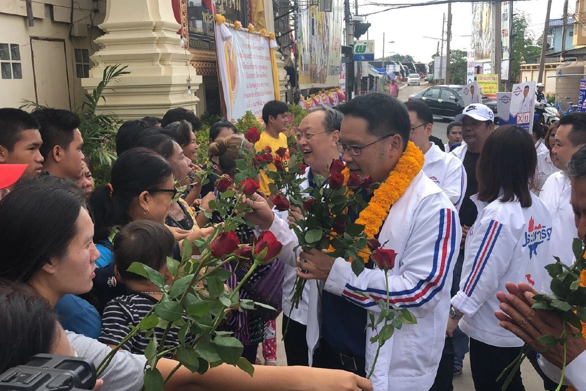 "อุตตม-สนธิรัตน์"ลุยหาเสียงสมุทรสาคร เชื่อนโยบายตรงจุด ชื่อนายกฯ"ประยุทธ์" ตรงใจ