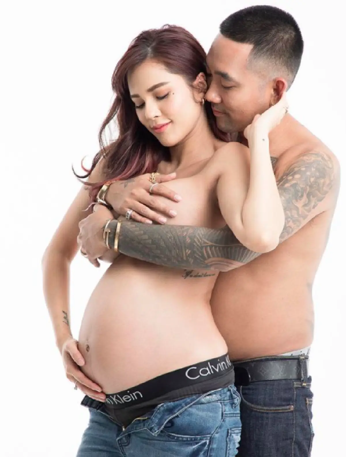 "อุ้ม ลักขณา” พาครอบครัวถ่ายแฟชั่นเซ็ตก่อนคลอด แซ่บและอบอุ่นหนักมาก