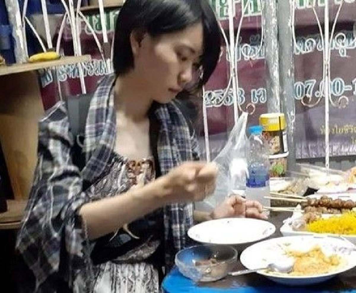 หนุ่มไทยน้ำใจงาม! เรียกรถ-ทำข้าวไข่เจียว ช่วยนนท.สาวญี่ปุ่นถูกแท็กซี่ทิ้งกลางทาง หนุ่มไทยน้ำใจงาม! เรียกรถ-ทำข้าวไข่เจียว ช่วยนนท.สาวญี่ปุ่นถูกแท็กซี่ทิ้งกลางทาง