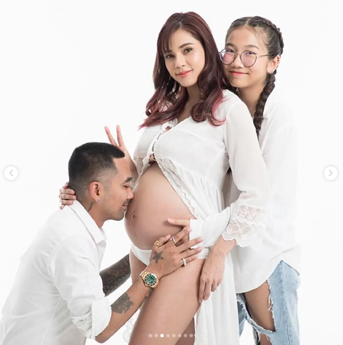 "อุ้ม ลักขณา” พาครอบครัวถ่ายแฟชั่นเซ็ตก่อนคลอด แซ่บและอบอุ่นหนักมาก