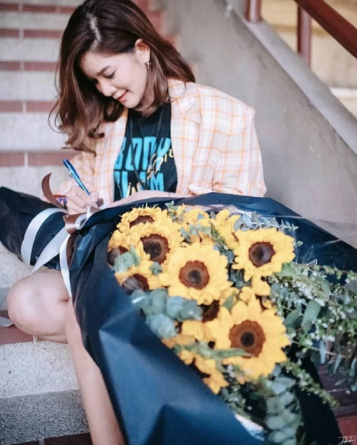 “ก้อย” เซอร์ไพรส์ “ตูน” มอบของเหมือนเมื่อ 8 ปีที่แล้ว ในคอนเสิร์ตใหญ่