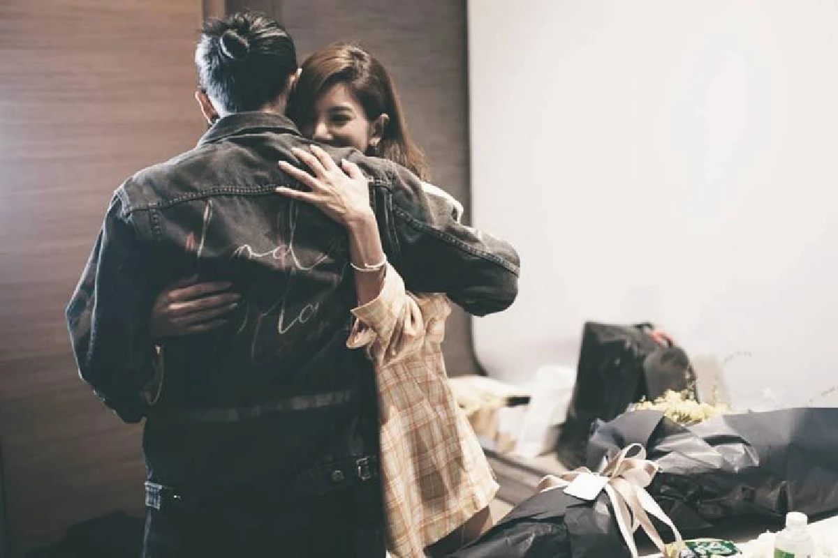 “ก้อย” เซอร์ไพรส์ “ตูน” มอบของเหมือนเมื่อ 8 ปีที่แล้ว ในคอนเสิร์ตใหญ่