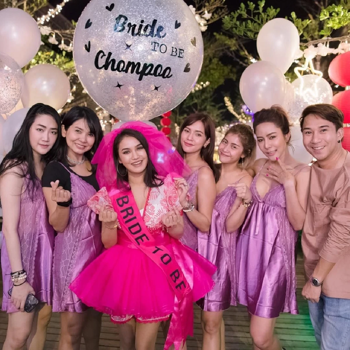 ร้องไห้หนักมาก "ชมพู่ ก่อนบ่าย" สุดเซอร์ไพรส์ เพื่อนๆ จัดปาร์ตี้สละโสดให้