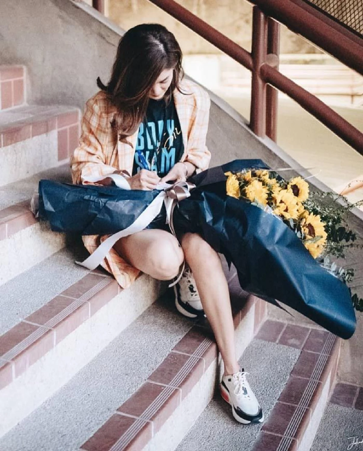 “ก้อย” เซอร์ไพรส์ “ตูน” มอบของเหมือนเมื่อ 8 ปีที่แล้ว ในคอนเสิร์ตใหญ่