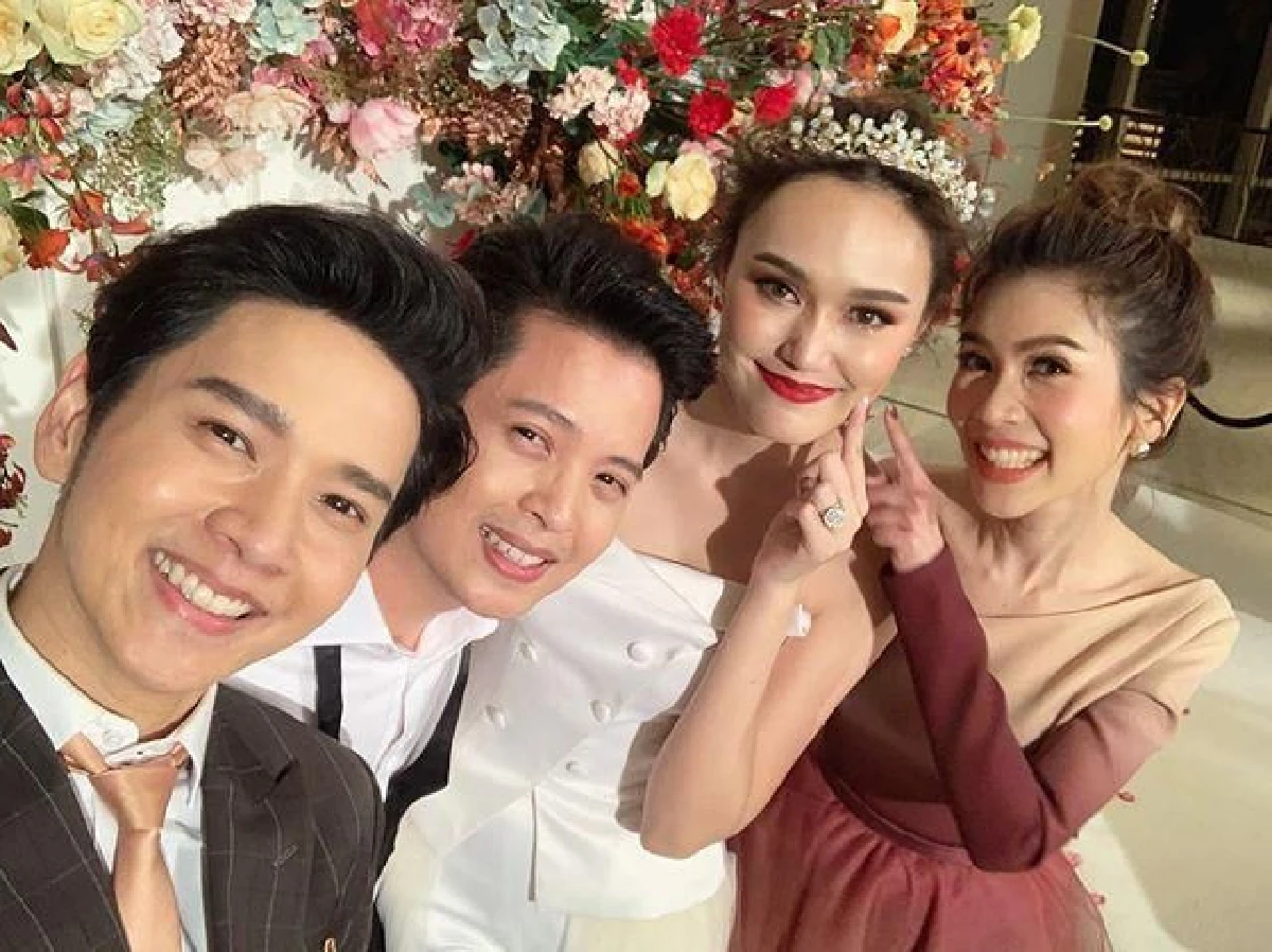 “บอย โกสิยพงษ์” โพสต์รูปคู่แซว "โต๋-ไบรท์” หลังฝ่ายชายพาฝ่ายสาวไปงานแต่งน้องชาย