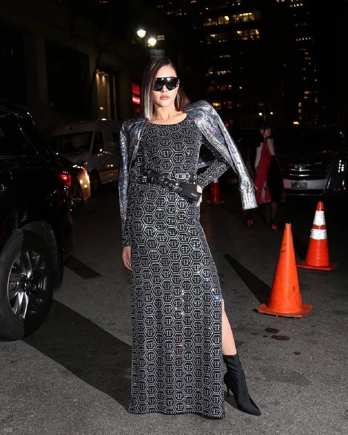 ปุ๊กลุก อวดลุคสวยเท่! ร่วมงานแฟชั่นวีคระดับโลก กระทบไหล่ ปารีส ฮิลตัน