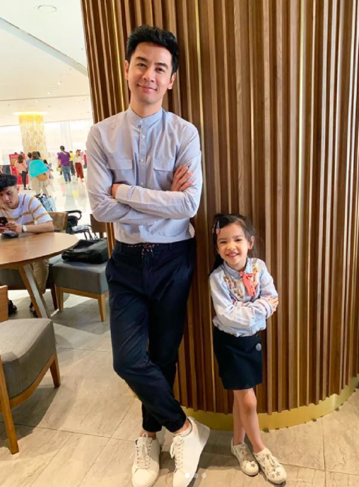 ส่องภาพสุดน่ารักของครอบครัว ”ออย ธนา” กับชีวิตที่ลงตัวและอบอุ่นหนักมาก