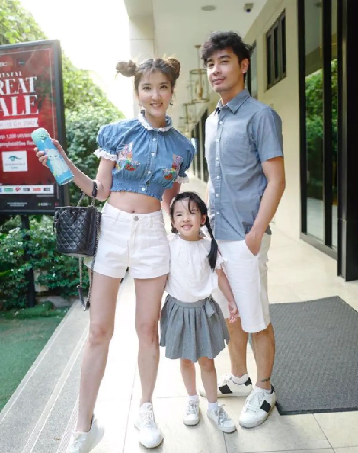 ส่องภาพสุดน่ารักของครอบครัว ”ออย ธนา” กับชีวิตที่ลงตัวและอบอุ่นหนักมาก