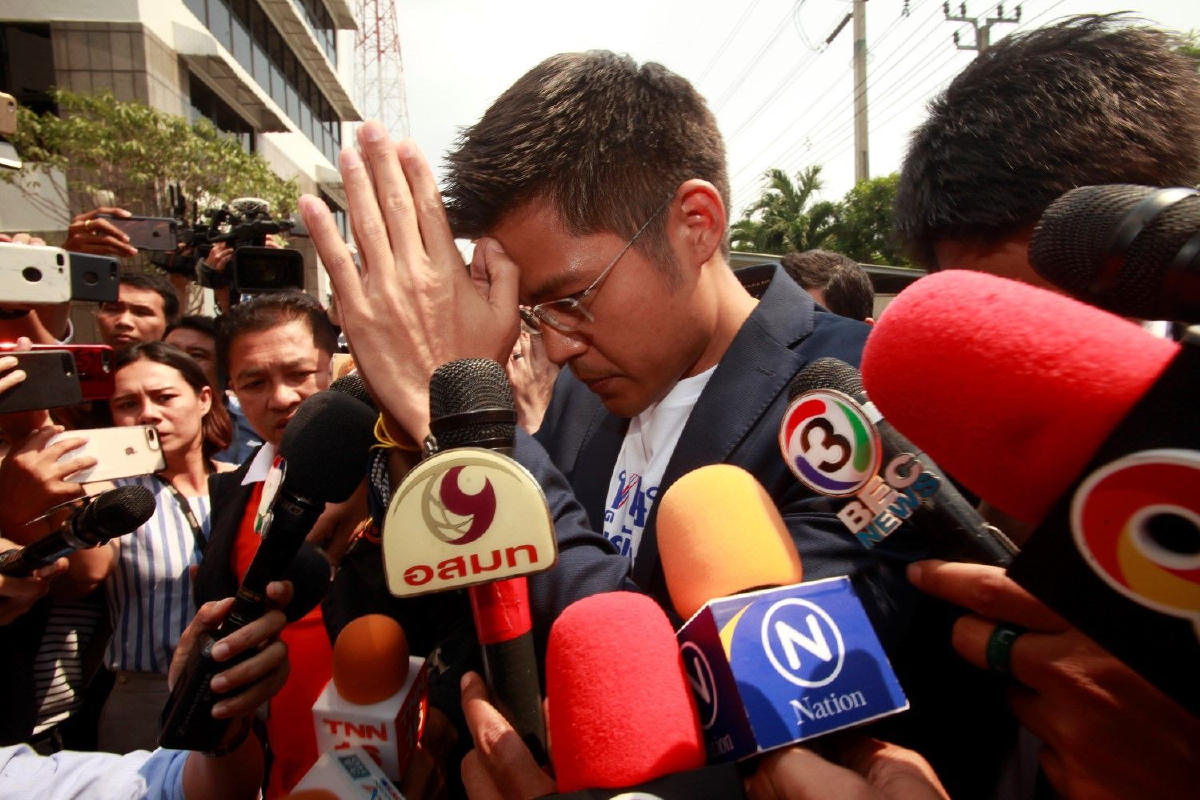 "หัวหน้าไทยรักษาชาติ" เผยน้อมรับพระราชโองการไว้เหนือเกล้าฯ ขอเดินหน้าสู่สนามเลือกตั้ง "หัวหน้าไทยรักษาชาติ" เผยน้อมรับพระราชโองการไว้เหนือเกล้าฯ ขอเดินหน้าสู่สนามเลือกตั้ง