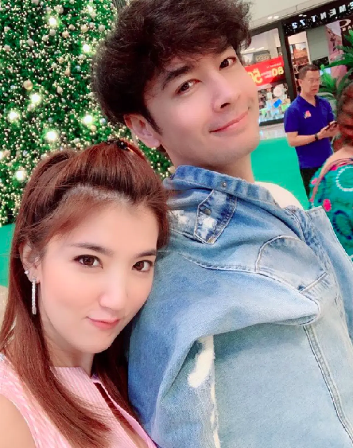 ส่องภาพสุดน่ารักของครอบครัว ”ออย ธนา” กับชีวิตที่ลงตัวและอบอุ่นหนักมาก