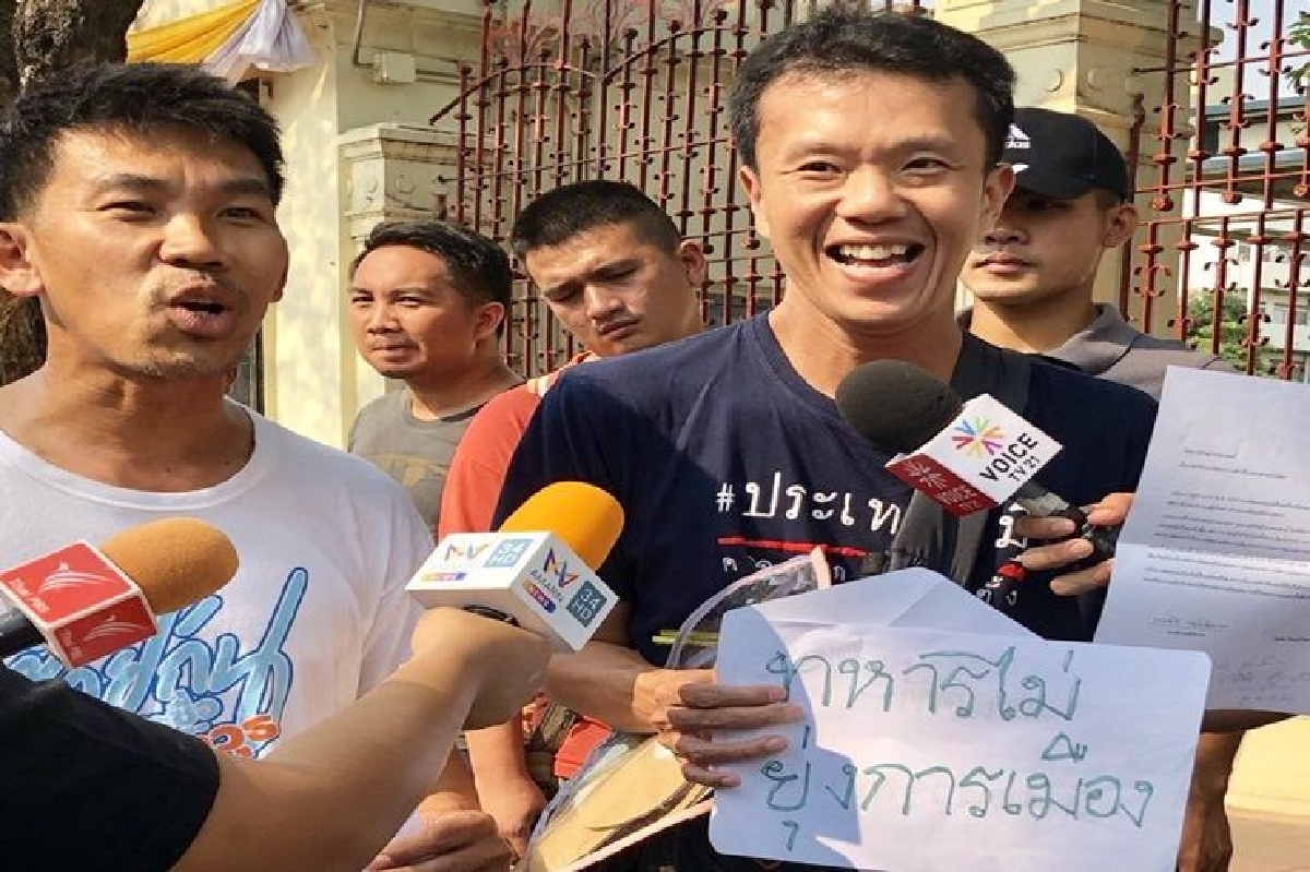 “เอกชัย-โชคชัย”บุกทบ.ขอ"บิ๊กแดง" เป็นลูกไม้หล่นไกลต้น อย่าเดินตาม “ทหารรุ่นพี่-บิ๊กจ๊อด” “เอกชัย-โชคชัย”บุกทบ.ขอ"บิ๊กแดง" เป็นลูกไม้หล่นไกลต้น อย่าเดินตาม “ทหารรุ่นพี่-บิ๊กจ๊อด”