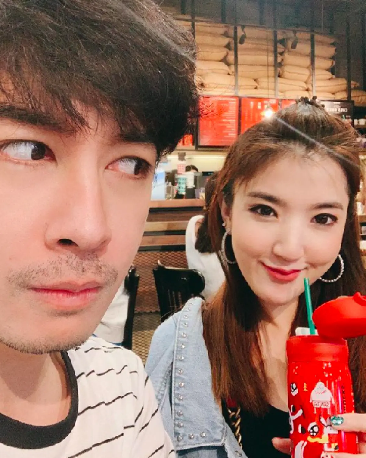 ส่องภาพสุดน่ารักของครอบครัว ”ออย ธนา” กับชีวิตที่ลงตัวและอบอุ่นหนักมาก