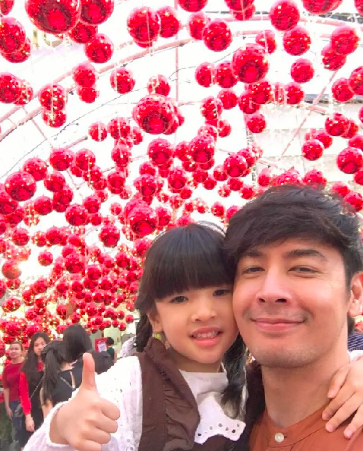 ส่องภาพสุดน่ารักของครอบครัว ”ออย ธนา” กับชีวิตที่ลงตัวและอบอุ่นหนักมาก