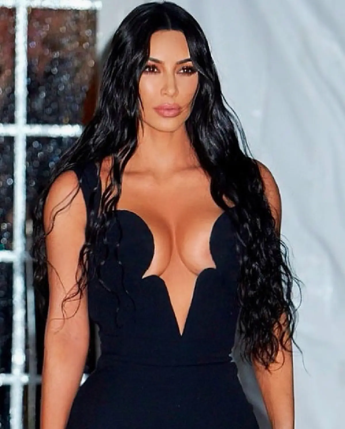 "คิม คาร์เดเชียน” ประสบปัญหาโรคสะเก็ดเงิน หลังถูกปาปารัซซี่ถ่ายภาพ แล้วมีคนมาวิจารณ์ว่าผิวไม่ดี