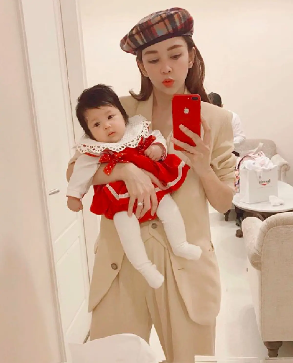 ส่องภาพ "คุณหนูปรานปาลิน" แฟชั่นนิสต้าตัวจิ๋ว ลูกสาวสุดน่ารักของ "แม่เป้ย”