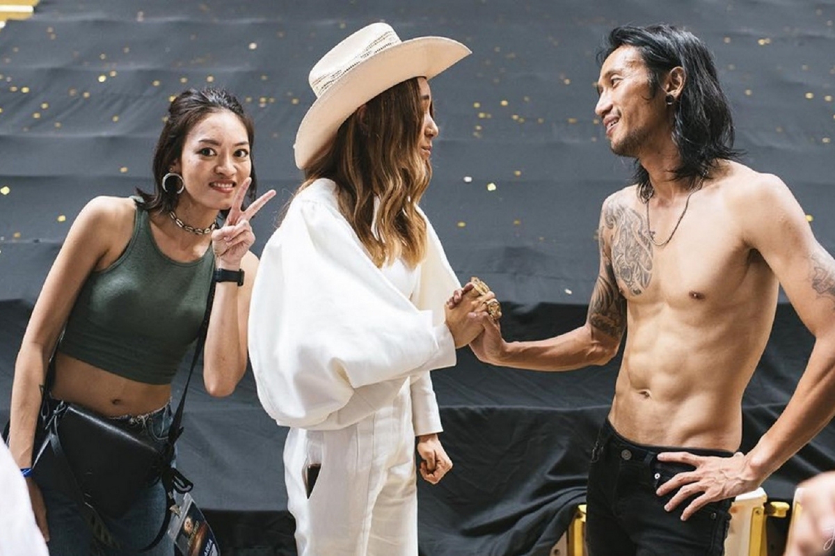 เอาไม้เขี่ยได้ค่ะ! แพท วงเคลียร์ เผยโมเมนต์ฮา..อยากถ่ายรูปกับ ปาล์มมี่-พี่ตูน แต่เกรงใจ เอาไม้เขี่ยได้ค่ะ! แพท วงเคลียร์ เผยโมเมนต์ฮา..อยากถ่ายรูปกับ ปาล์มมี่-พี่ตูน แต่เกรงใจ