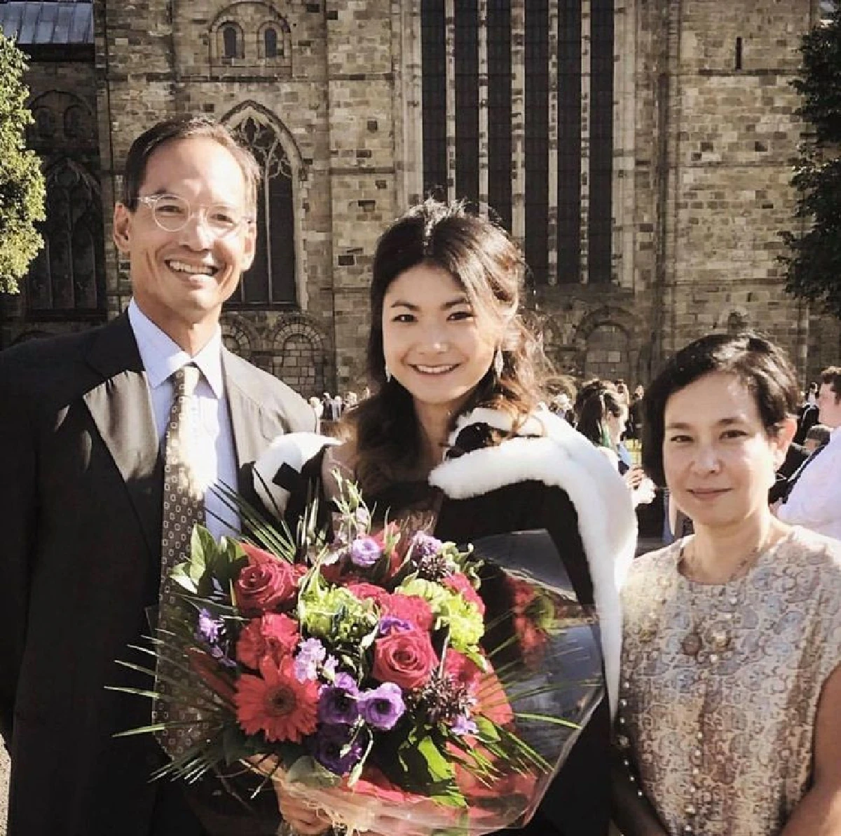 “กรณ์” หยอดภรรยาหวาน พร้อมอวยพรคนไทยมีความสุขวาเลนไทน์