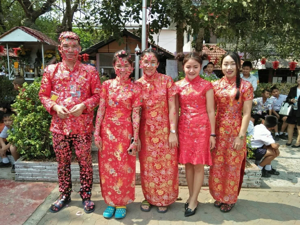 "มิสวาเลนไทน์" ชาวเน็ตแห่แชร์ภาพครูสาวขวัญใจนร. ประจำวันแห่งความรัก