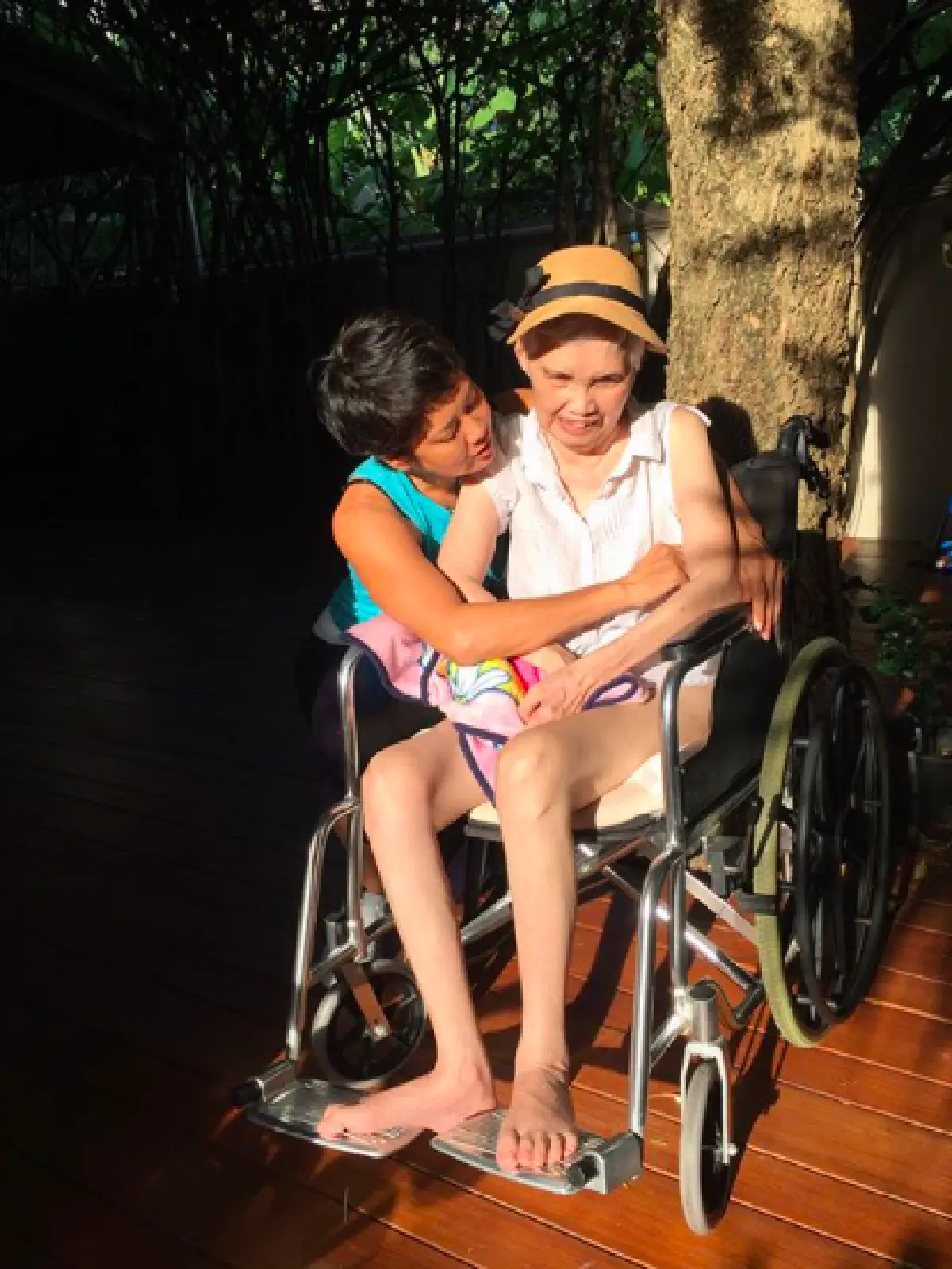 "ป๊อป อารียา” โพสต์สุดเศร้าหลังสูญเสีย "คุณแม่ปทุมวรรณ" ที่ป่วยเป็นโรคสมองน้อยฝ่อ