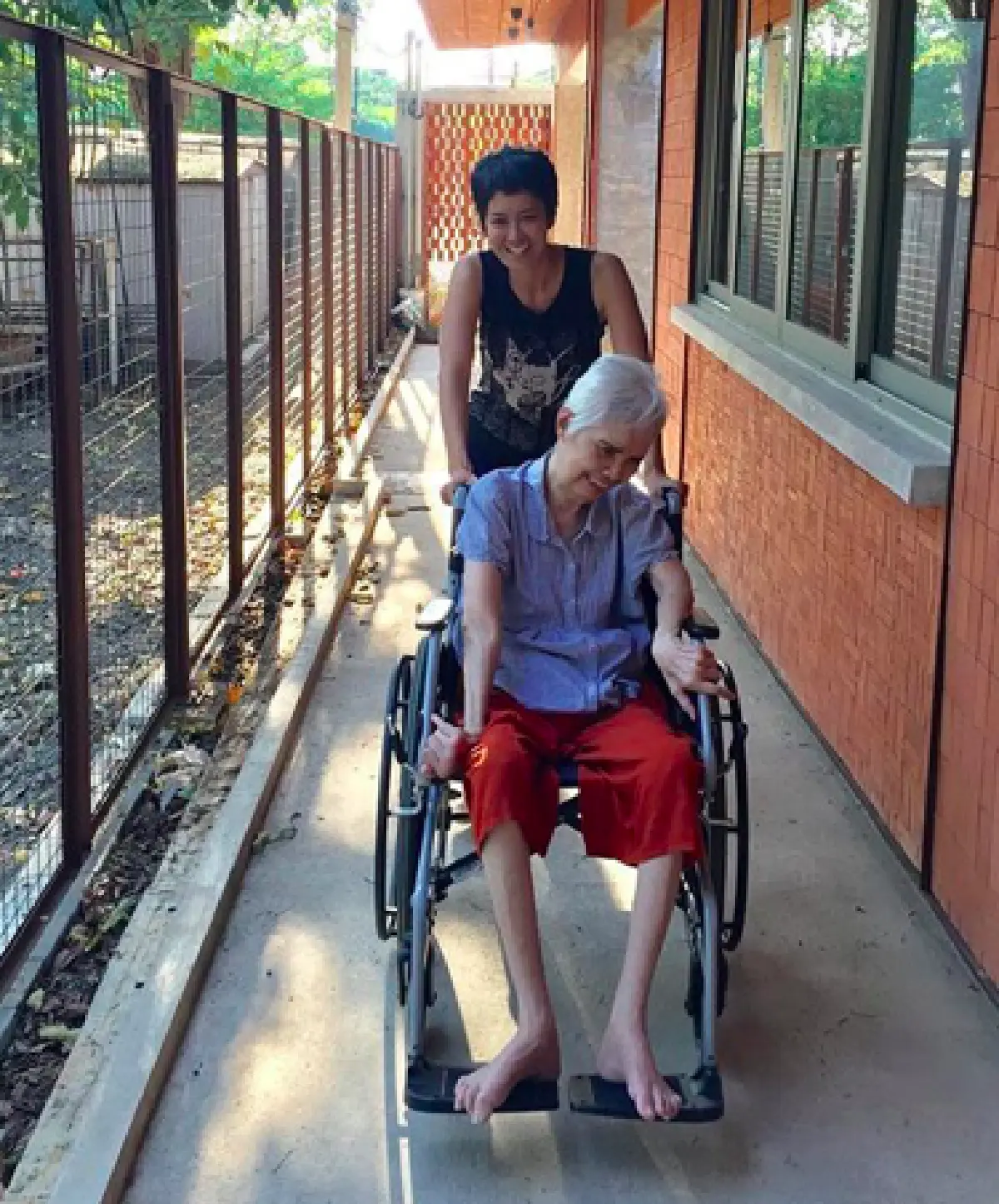 "ป๊อป อารียา” โพสต์สุดเศร้าหลังสูญเสีย "คุณแม่ปทุมวรรณ" ที่ป่วยเป็นโรคสมองน้อยฝ่อ