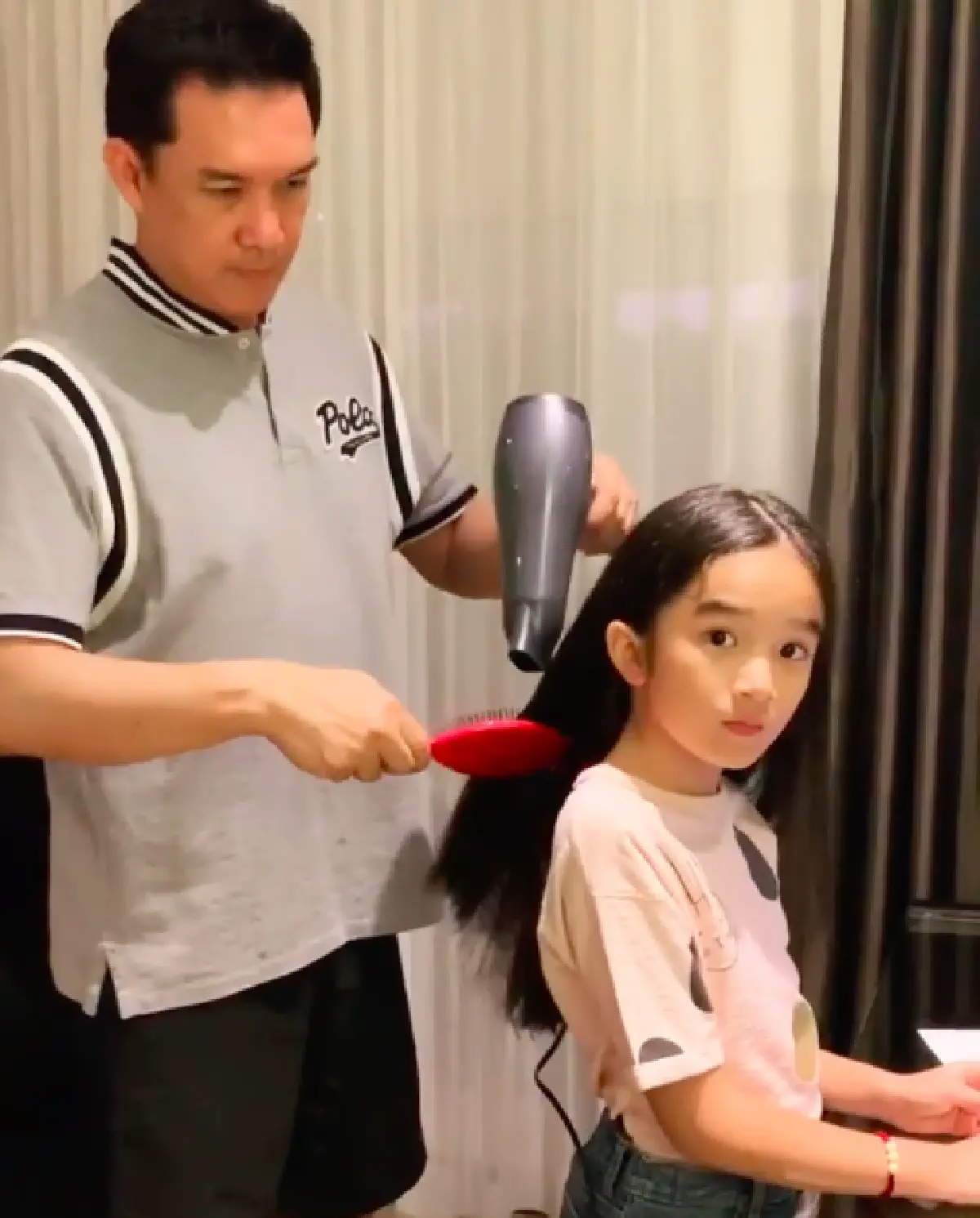 “แม่กบ” เผยคลิปโมเมนต์น่ารักของ “พ่อบรู๊ค” กับลูกสาว "น้องณดา” อบอุ่นมากๆ