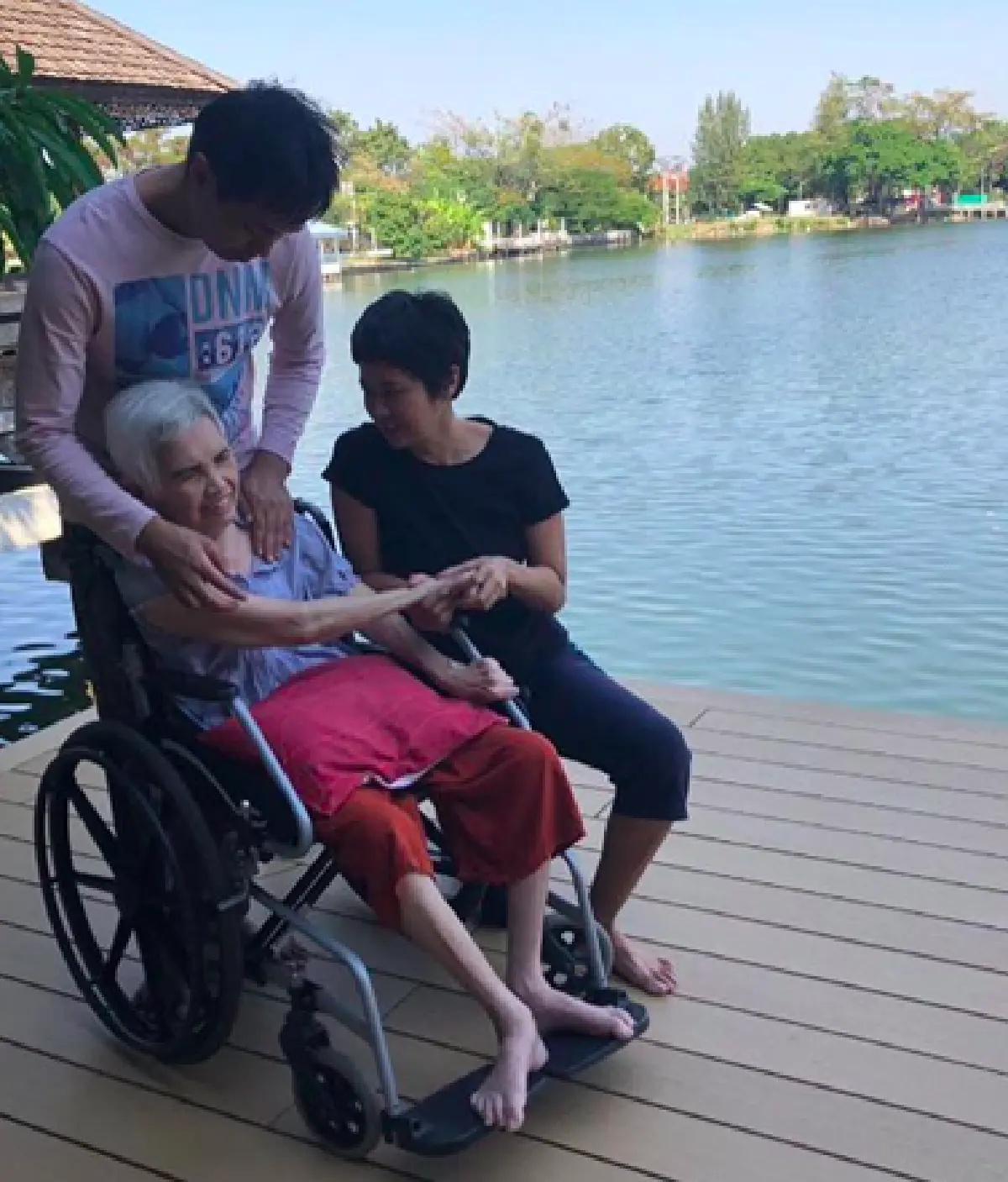 "ป๊อป อารียา” โพสต์สุดเศร้าหลังสูญเสีย "คุณแม่ปทุมวรรณ" ที่ป่วยเป็นโรคสมองน้อยฝ่อ